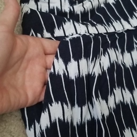 NWT skirt with pockets! - Picture 4 of 4